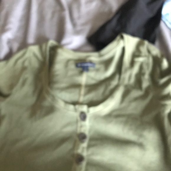 Adorable New w/out tags American Eagle Henley tee - Picture 8 of 8